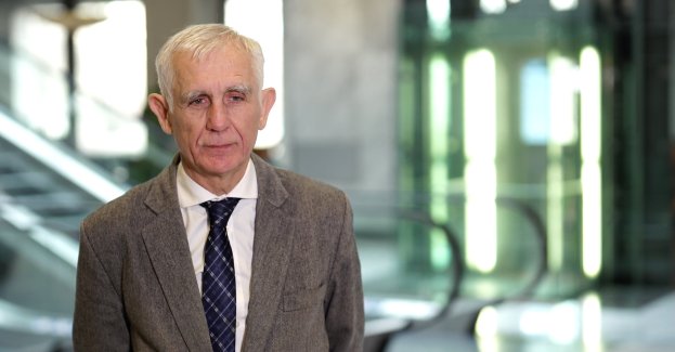 Część polskich bloków węglowych po 2028 roku przestanie spełniać unijne standardy emisyjne, co oznacza konieczność ich wyłączenia. Zielony amoniak może być jednym z narzędzi dekarbonizacji energetyki konwencjonalnej – podkreślali eksperci podczas seminarium „Energia przyszłych pokoleń”. Na świecie są rozwijane projekty, w których surowiec ten jest współspalany z węglem, co obniża emisyjność istniejących bloków węglowych. Zdaniem ekspertów to także istotny element dekarbonizacji rolnictwa, ponieważ sektor nawozowy odpowiada za ok. 80 proc. globalnego zużycia amoniaku oraz utrzymania rentowności polskiej wielkiej chemii.